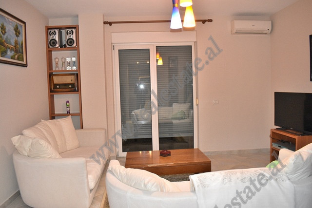 Apartament 2 + 1 me qera ne rrugen Liqeni I Thate ne Tirane.

Apartamenti ndodhet ne katin e 2-te 